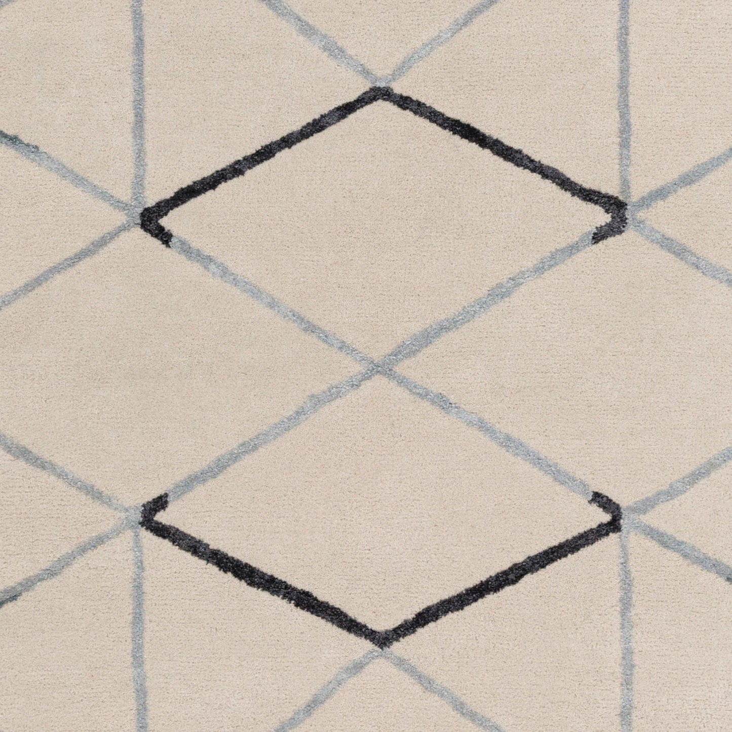 002 74820-3306,74820-3307 | Closeup | Naya Rug - 15315 by Surya in medium gray, black, ivory. Made from 100% new zealand wool in a unique style.