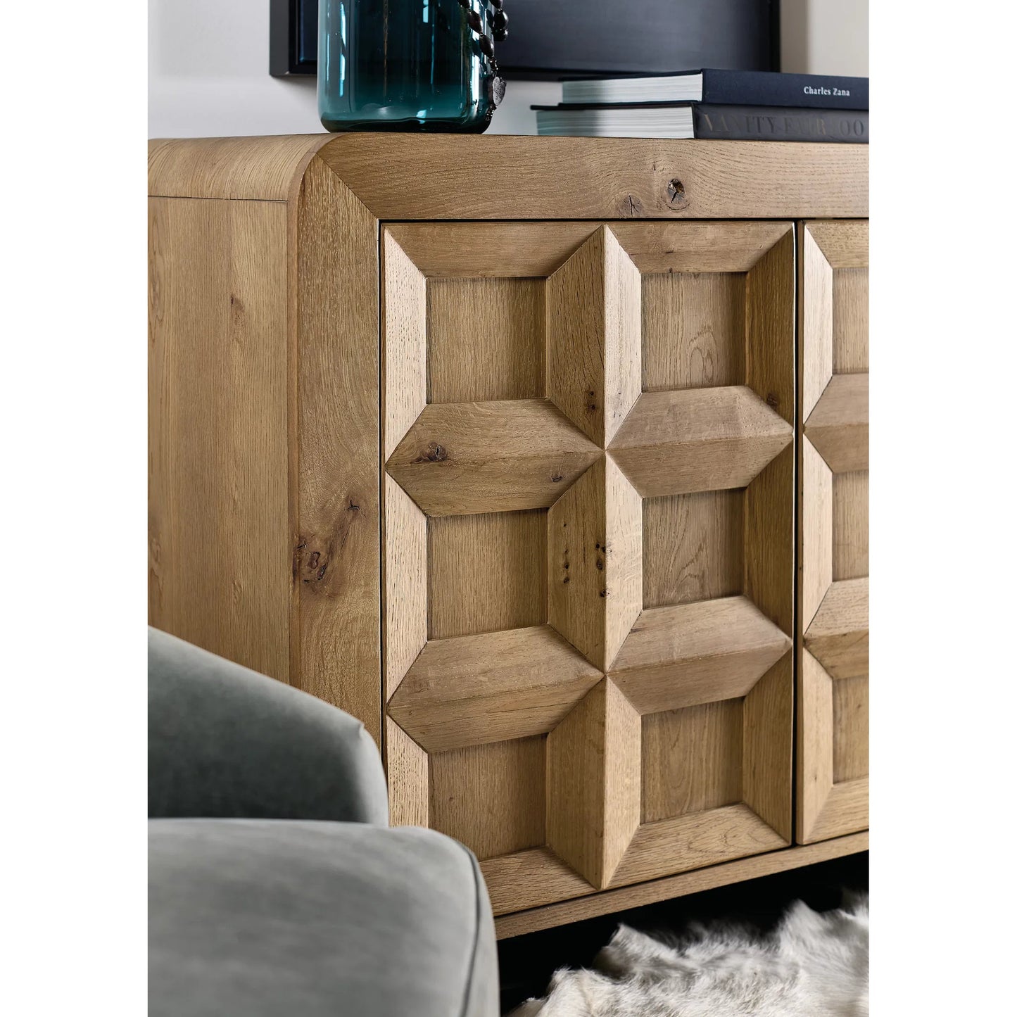 003 SI-2354005 | Closeup | Commerce and Market Haven Accent Chest by Hooker Furniture in medium wood and natural oak. Made from oak solids, oak veneers in a unique style.