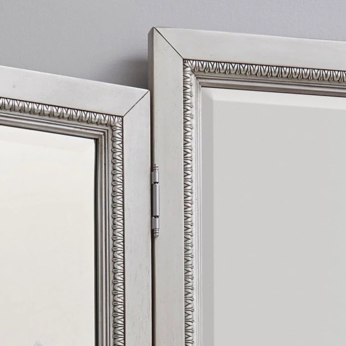 003 SI-2155467 | Closeup | Camila Vanity Mirror by Pulaski Furniture in semi-transparent creamy white. Made from ash veneers in a modern style.