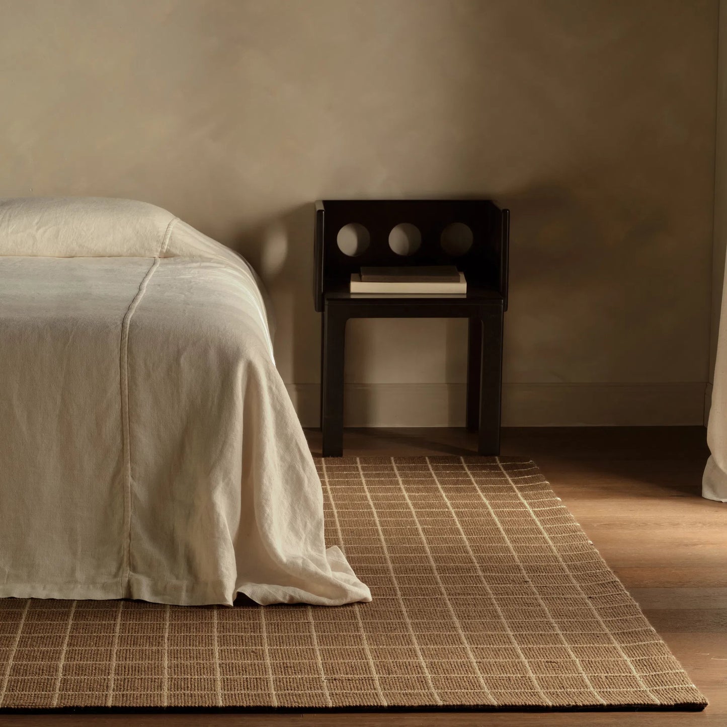 006 SI-2444777,SI-2444779,SI-2444780,SI-2444781,SI-2444782 | Lifestyle | Oxford By Barclay Butera OBB06 Rug by Jaipur Living in brown. Made from 50% wool 50% pet yarn in a unique style.