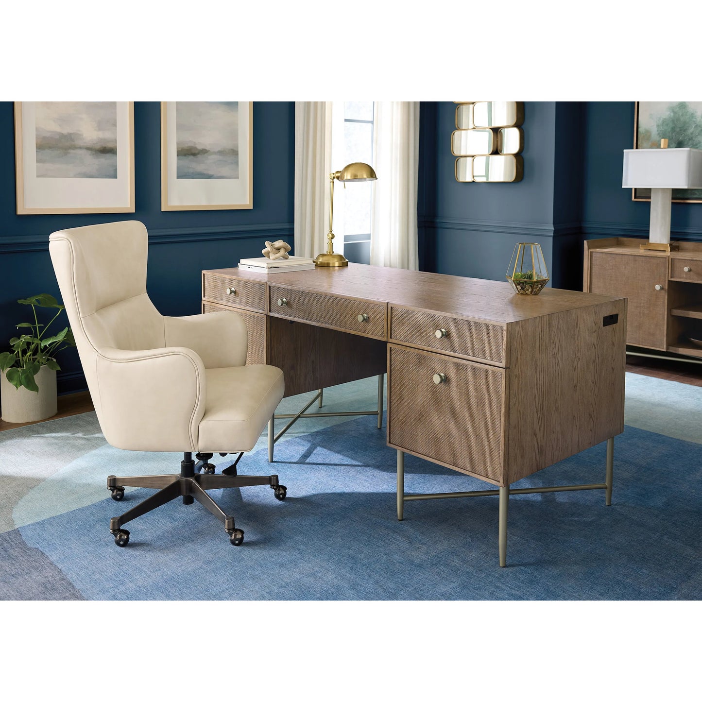 007 SI-2185862 | Lifestyle | Lazzaro Executive Tilt Swivel Chair by Hooker Furniture in beige. Made from leather in a modern style.