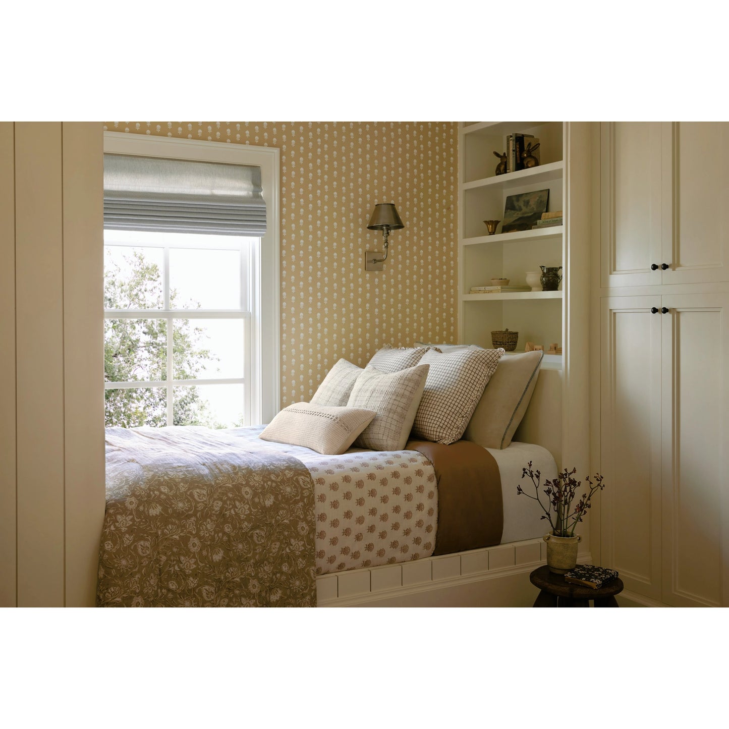 008 SI-2159818,SI-2159819 | Lifestyle | PCJ0015 Pillow by Chris Loves Julia x Loloi in ivory, beige. Made from cotton, polyester, rayon in a modern style.