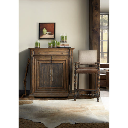 Comfort Counter Stool by Hooker Furniture in brown and anthracite black. Made from fabric, leather in a traditional style.