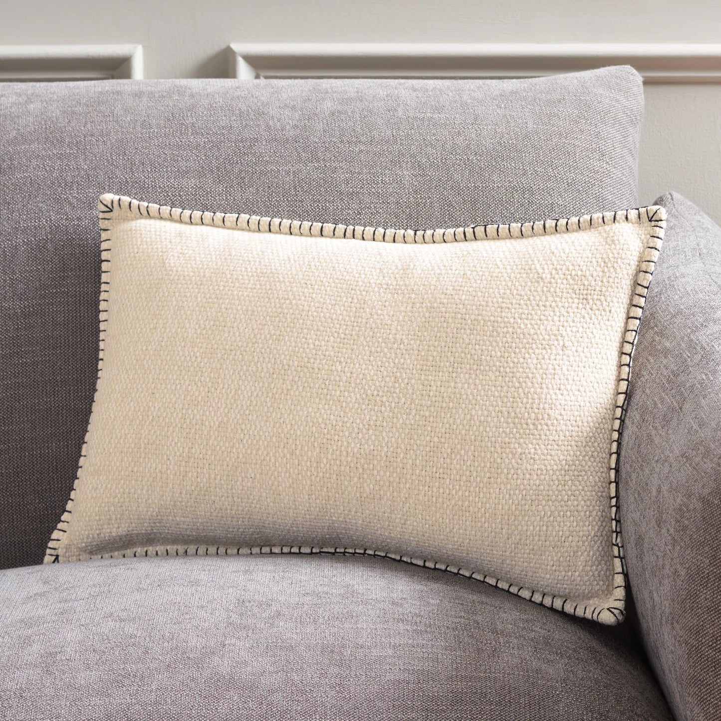 009 SI-2193052 | Lifestyle | Oak Pillow by HedgeApple Essentials. Made from unique in a rustic style.