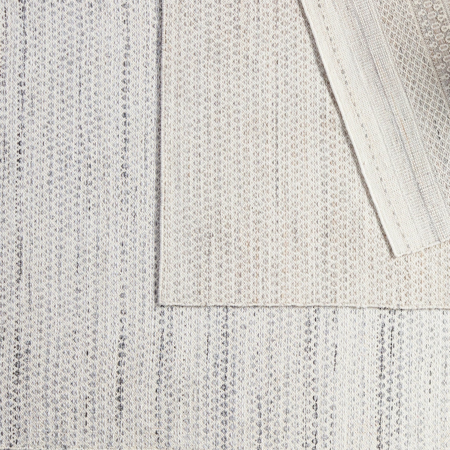 005 SI-2062361 | Closeup | Penrose PNR03 Indoor/Outdoor Rug by Jaipur Living in cream, gray. Made from 100% polyester in a unique style.