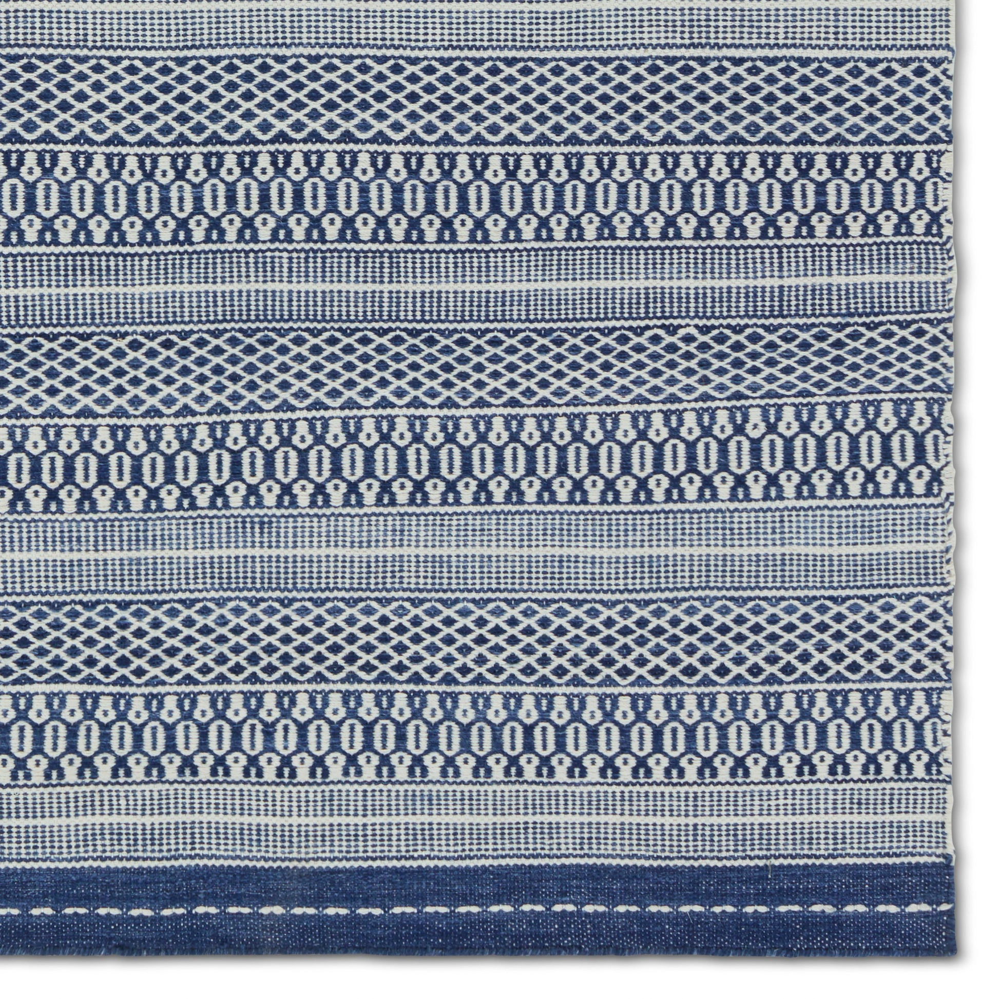 Penrose PNR06 Indoor/Outdoor Rug by Jaipur Living in navy, cream. Made from 100% polyester in a unique style.