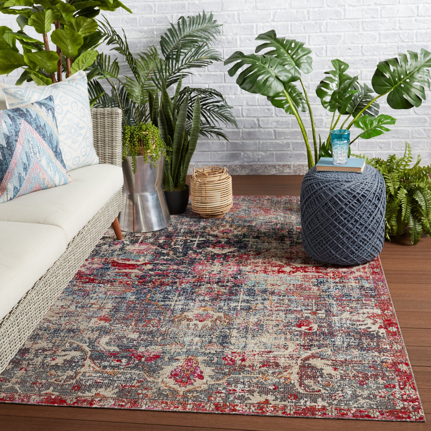 005 SI-1717670 | Lifestyle | Polaris POL38 Indoor/Outdoor Rug by Jaipur Living in dark blue, red. Made from 100% polypropylene in a unique style.