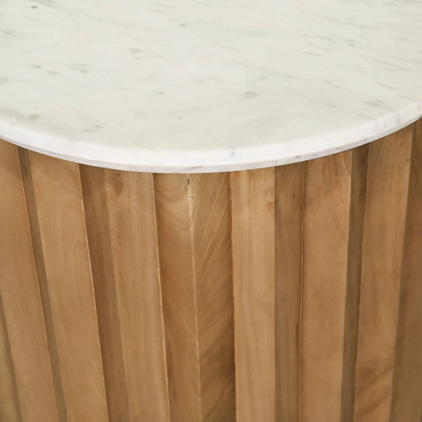 004 SI-2133163 | Closeup | Piestra End Table by Surya in white, brown and natural, marbled. Made from top: marble, base: mango wood in a modern style.