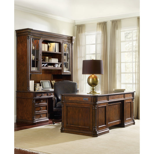Leesburg Executive Desk by Hooker Furniture in mahogany. Made from swirl mahogany, ebony veneers in a traditional style.
