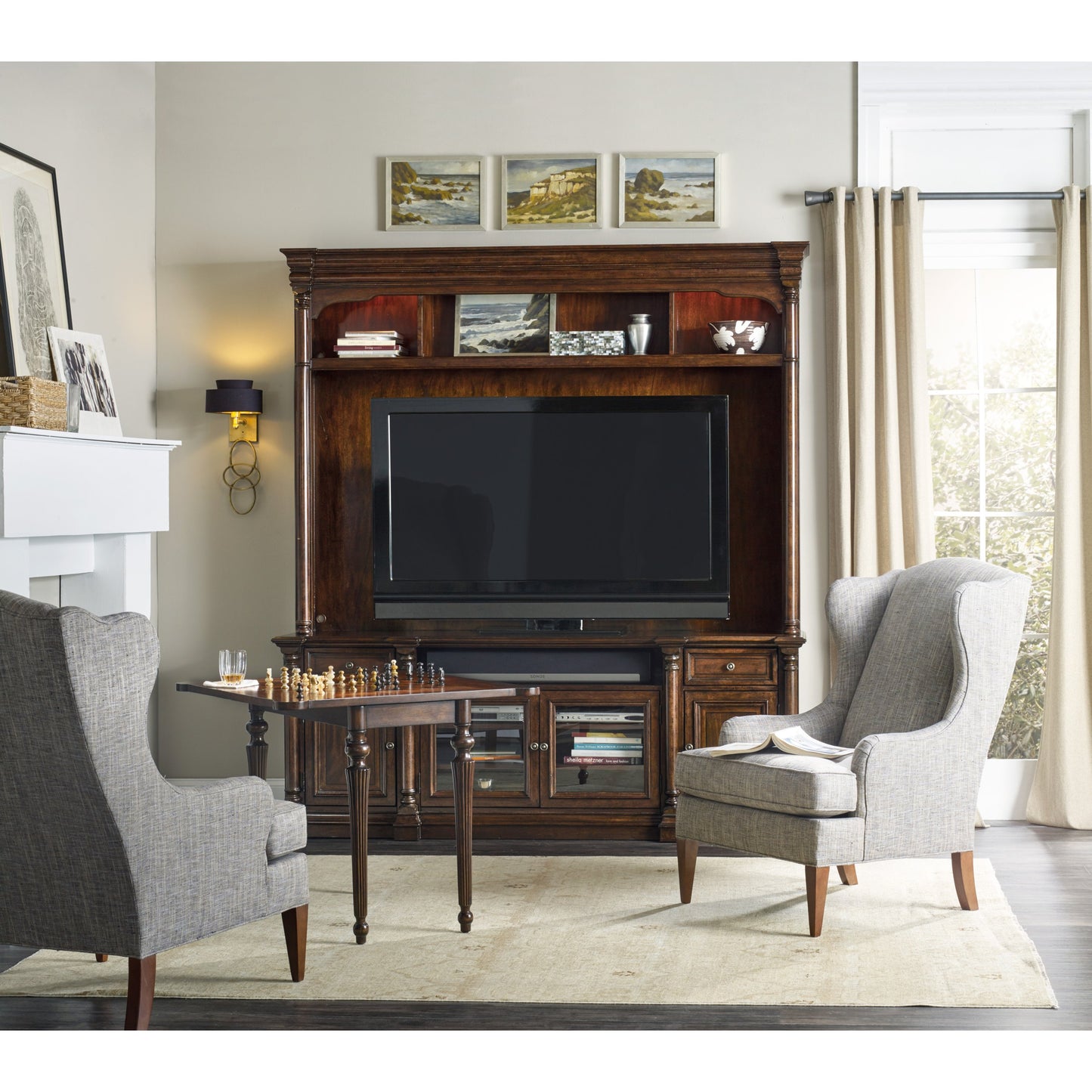 003 SI-1749108 | Lifestyle | Leesburg Entertainment Console by Hooker Furniture in mahogany. Made from mahogany veneers in a traditional style.
