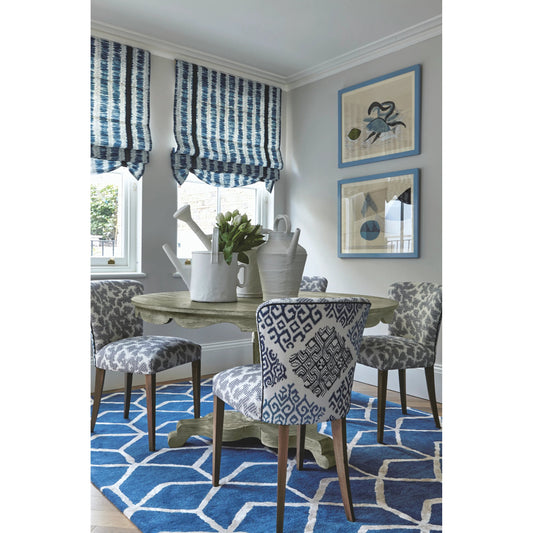 William Yeoward Overbury Dining Table by Jonathan Charles in grey and greyed oak. Made from oak in a cottage & farmhouse style.