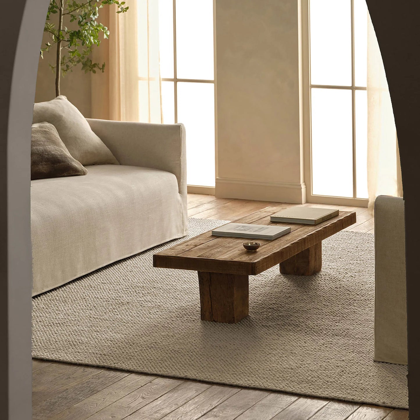 007 SI-2354869,SI-2354870,SI-2354871,SI-2354872,SI-2354873,SI-2386416 | Lifestyle | Rebecca RBC15 Indoor/Outdoor Rug by Jaipur Living in white. Made from 100% pet yarn in a unique style.