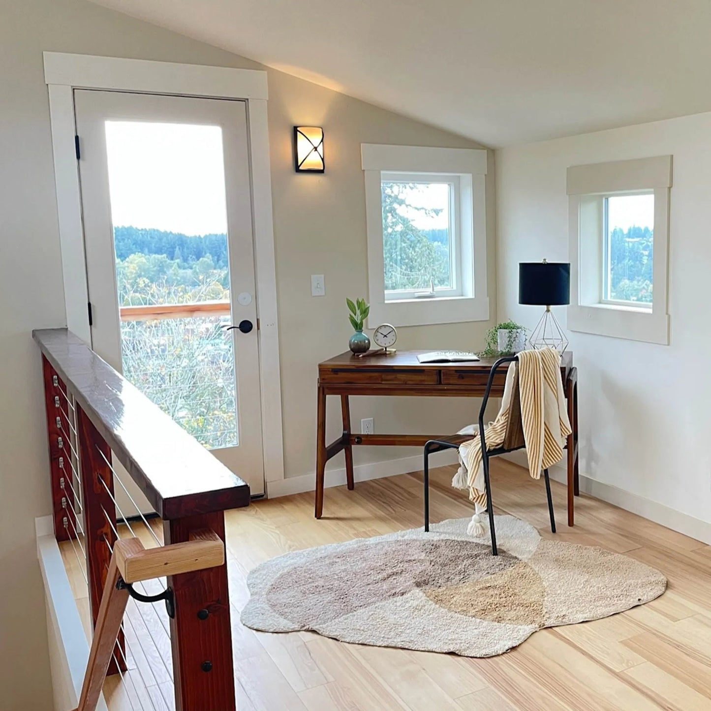 008 SR-379607 | Lifestyle | Remix Writing Desk by LH Imports in brown. Made from solid acacia, veneer in a modern style.