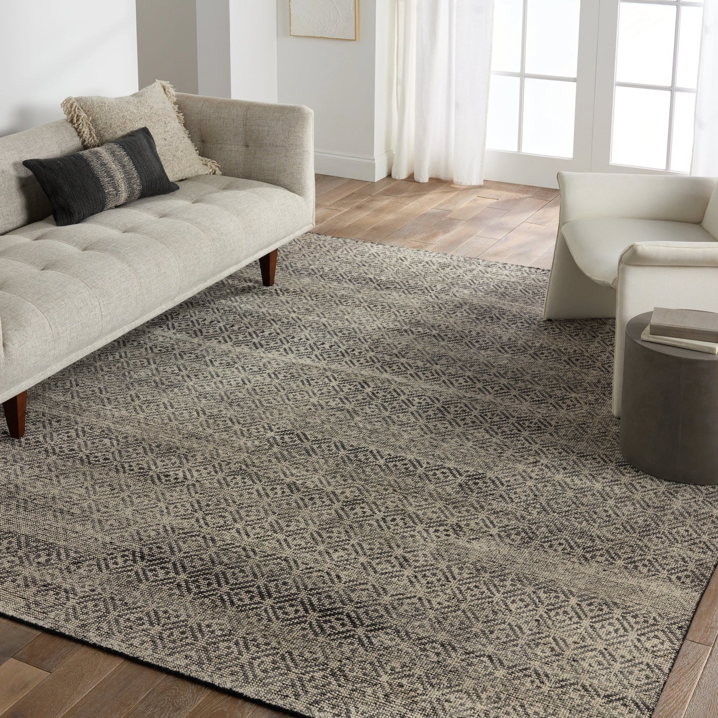 005 SI-2123737,SI-2123738,SI-2123739,SI-2123740 | Lifestyle | Rize Akello Rug by Jaipur Living in black, cream. Made from 100% wool in a unique style.