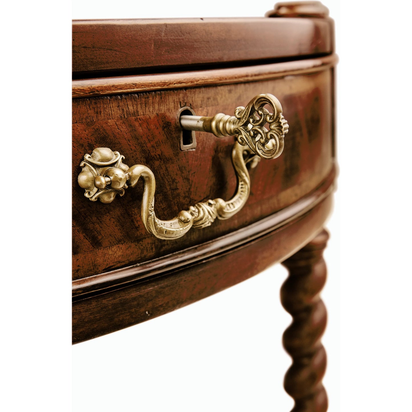 007 SR-846111 | Closeup | Regency Mahogany Round Side Table by Jonathan Charles in brown and medium antique mahogany. Made from acacia in a traditional style.