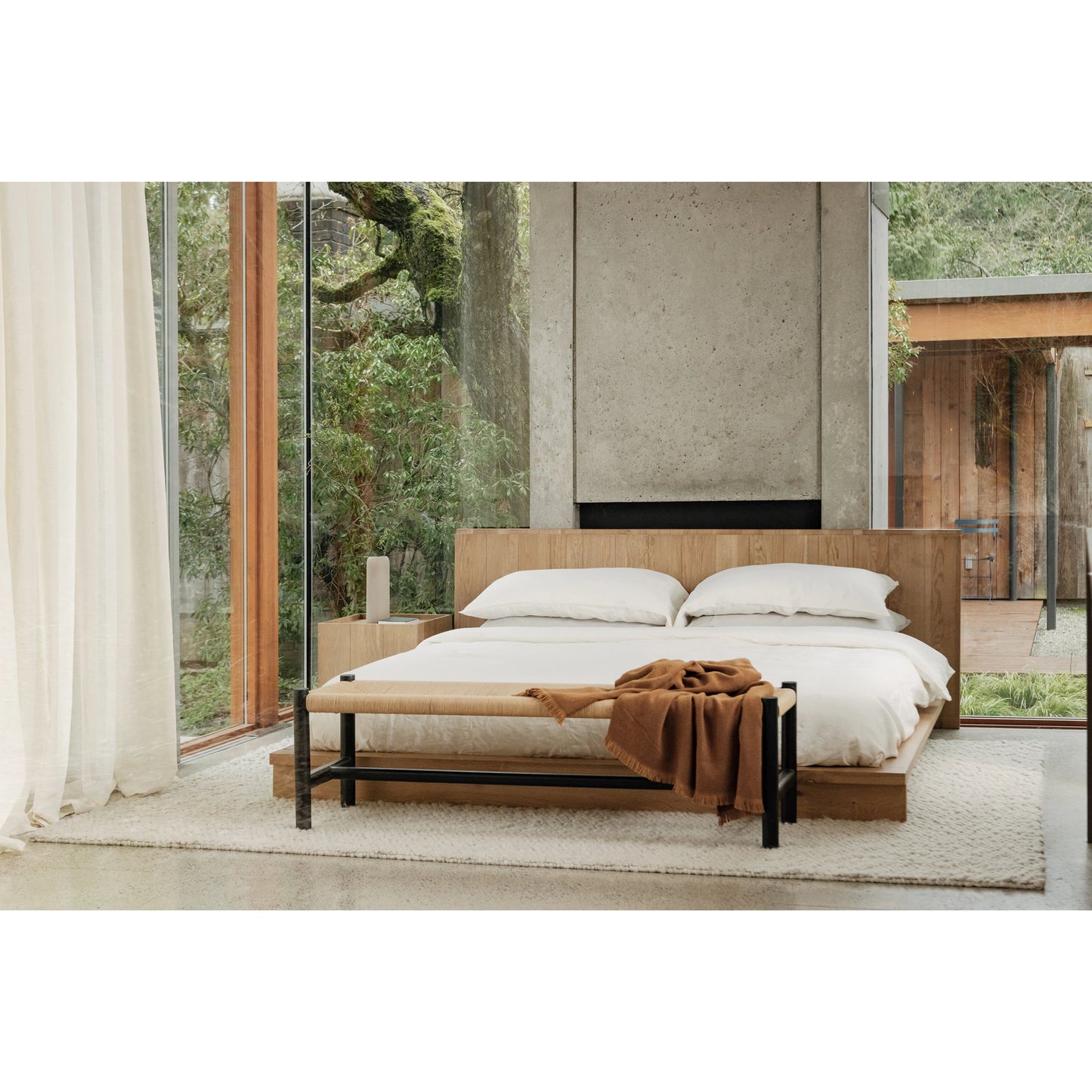 015 SI-2122025 | Lifestyle | Plank Bed by Moe's Home Collection in natural. Made from solid oak, solid mango wood slats in a modern style.