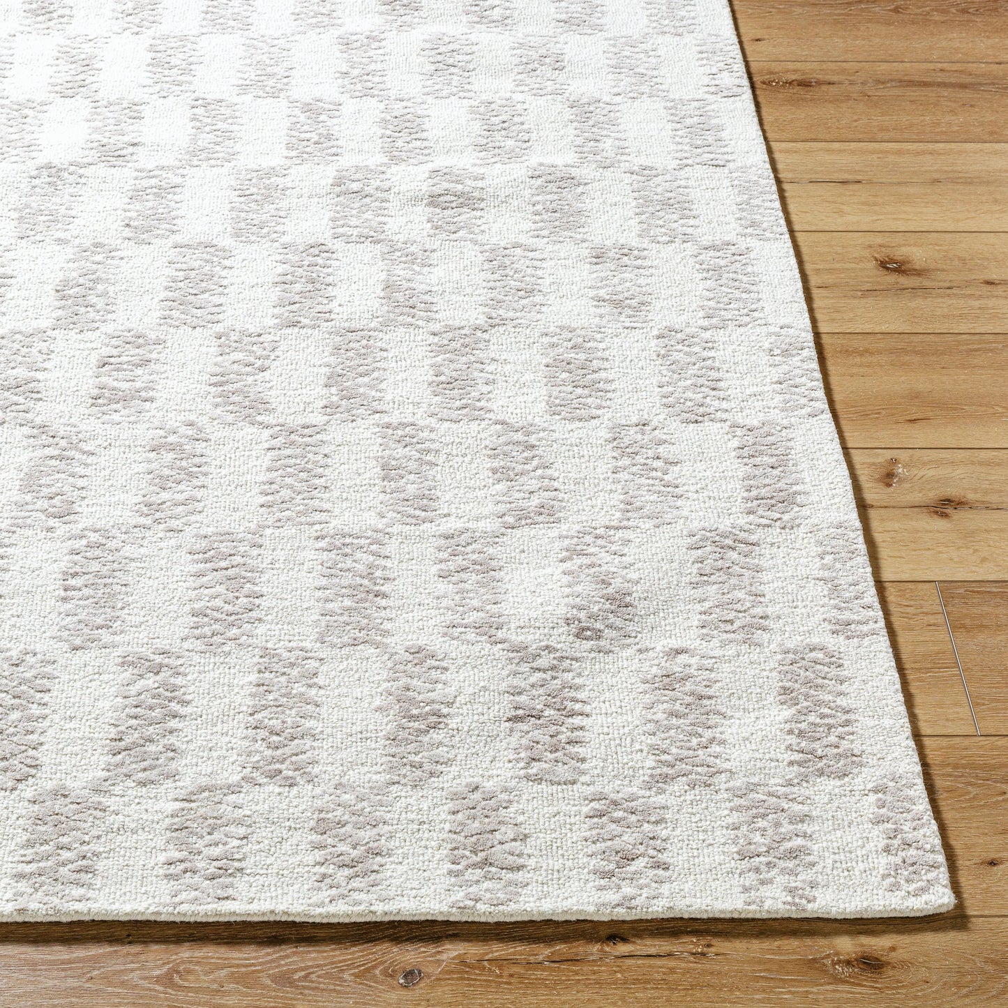 004 SI-2167597,SI-2167598,SI-2167599,SI-2167600,SI-2167601,SI-2167602 | Closeup | Rize Rug - 488494 by Livabliss in light silver, off-white, ash. Made from wool in a unique style.