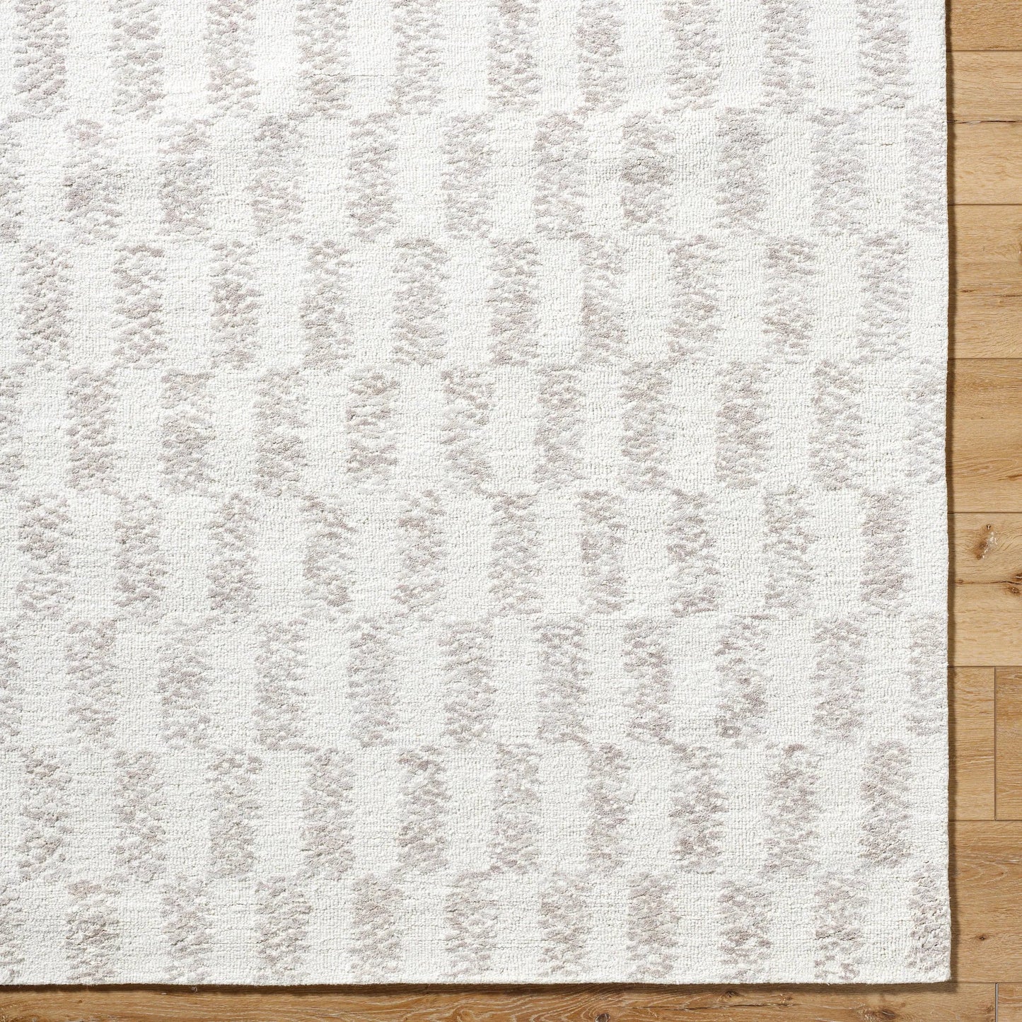 007 SI-2167597,SI-2167598,SI-2167599,SI-2167600,SI-2167601,SI-2167602 | Closeup | Rize Rug - 488494 by Livabliss in light silver, off-white, ash. Made from wool in a unique style.