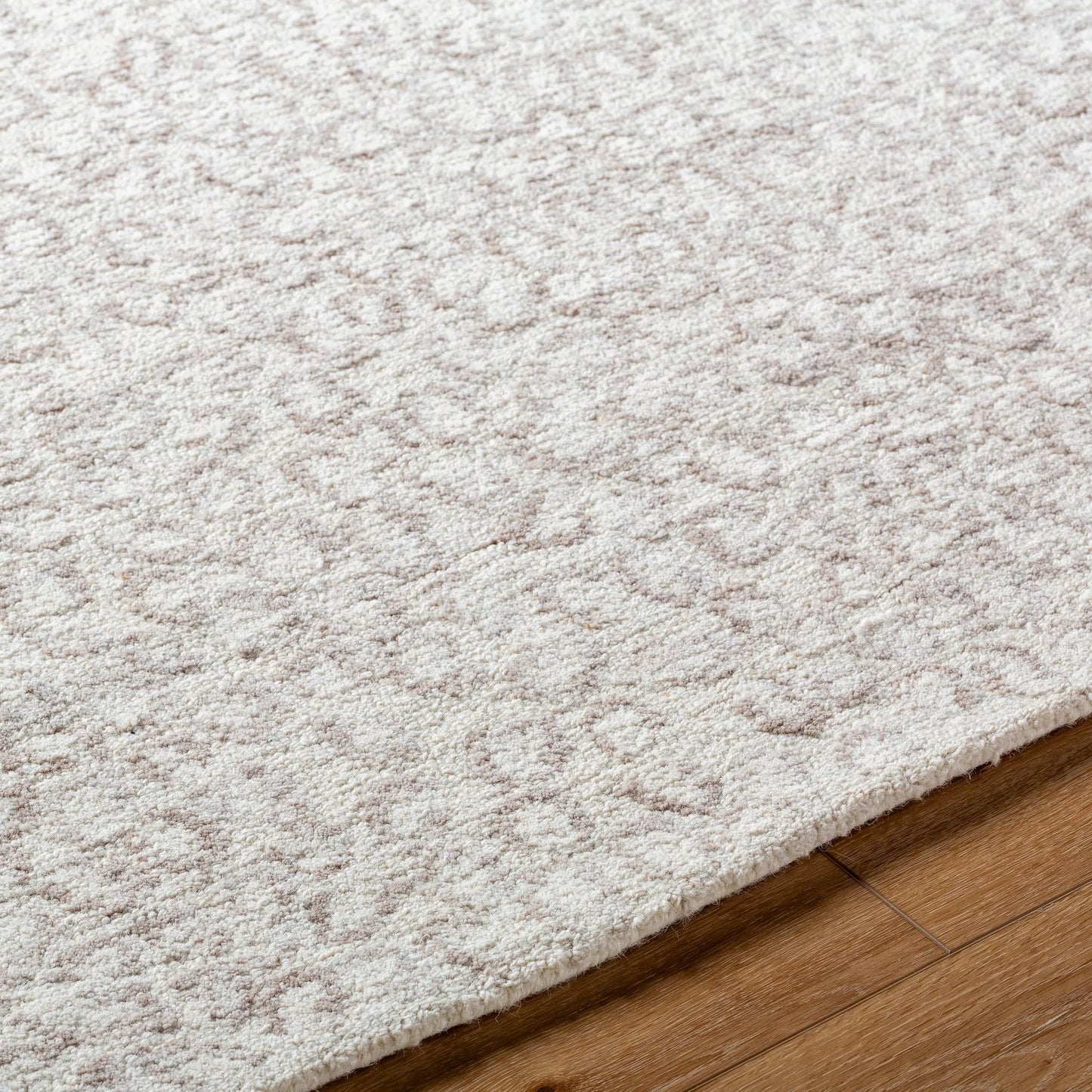 006 SI-2167621,SI-2167622,SI-2167623,SI-2167624,SI-2167625,SI-2167626 | Closeup | Rize Rug - 488576 by Livabliss in light silver, sterling grey. Made from wool in a unique style.