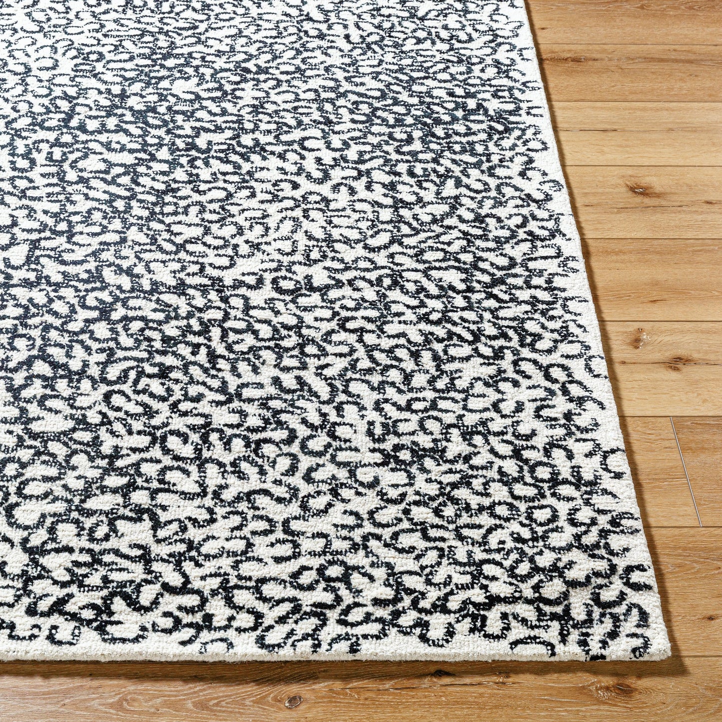 004 SI-2167637,SI-2167638,SI-2167639,SI-2167640,SI-2167641,SI-2167642 | Closeup | Rize Rug - 488617 by Livabliss in charcoal, ash gray, snow white. Made from wool in a unique style.