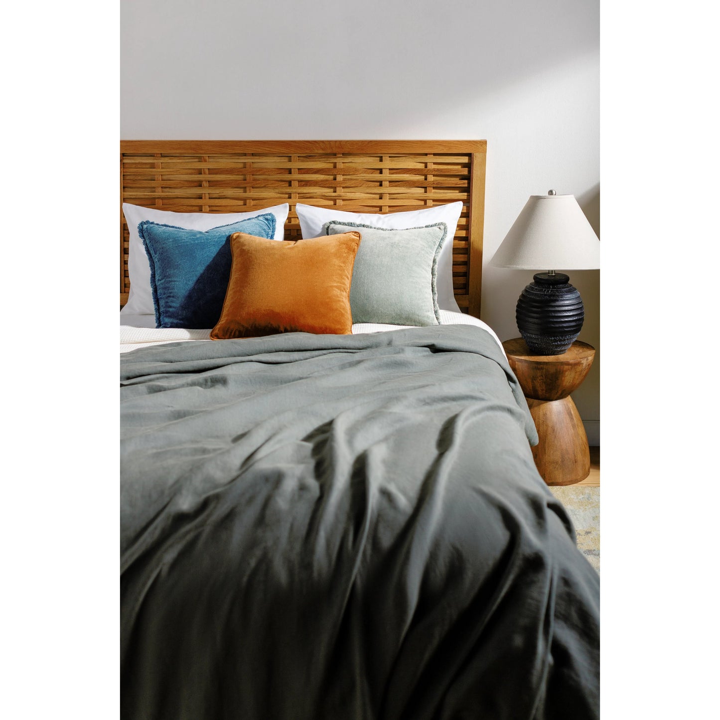023 S-346696,S-346697,SI-1864337,SI-1864338,SI-1864339,SI-1864340 | Lifestyle | Safflower Pillow - 6277 by Surya. Made from unique in a modern style.