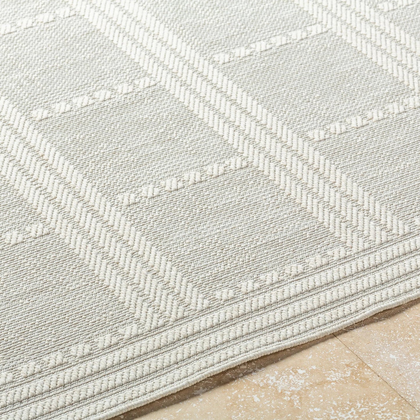 005 SI-2167923,SI-2167924,SI-2167925 | Closeup | Sandra Rug - 529705 by Livabliss in light silver, silver. Made from polypropylene in a unique style.