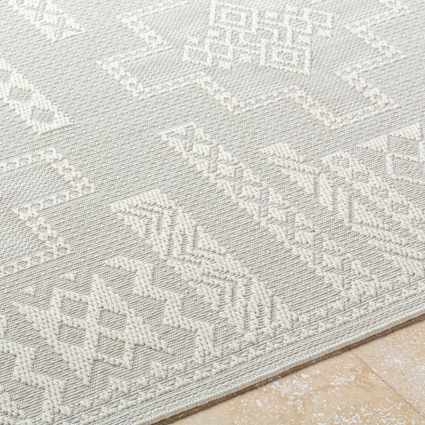 005 SI-2167929,SI-2167930,SI-2167931 | Closeup | Sandra Rug - 529717 by Livabliss in light silver. Made from polypropylene in a unique style.