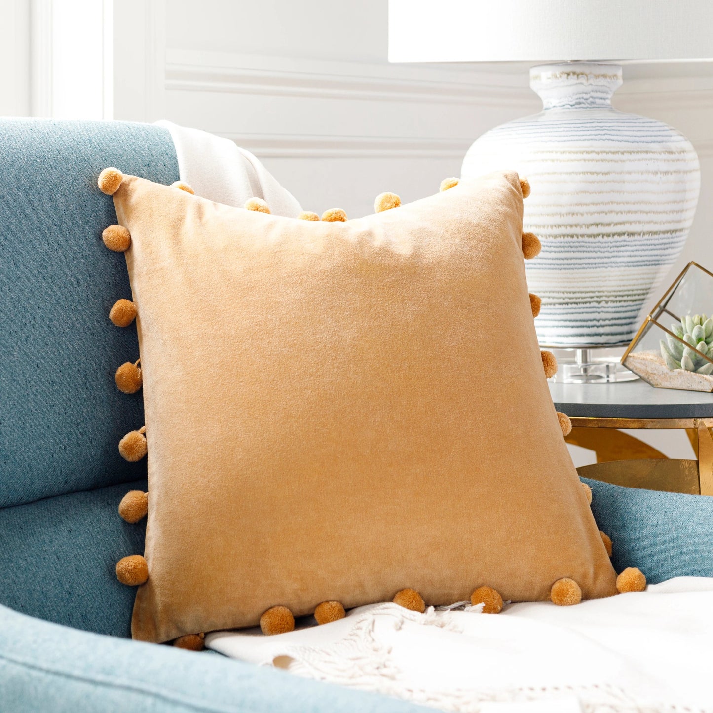 007 SI-1864487,SI-1864488 | Lifestyle | Serengeti Pillow - 14073 by Surya. Made from 100% cotton in a traditional style.