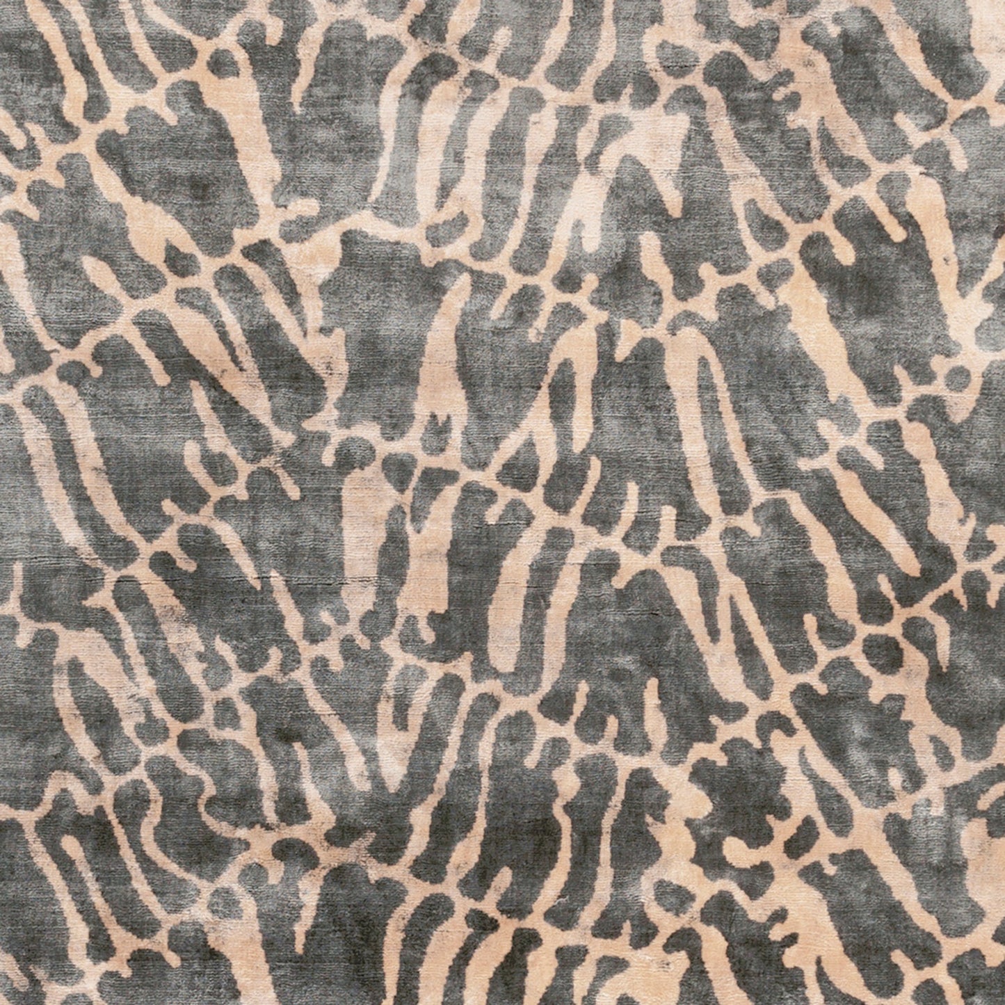 002 61304-24782 | Closeup | SHB-8002 Rug by Surya in charcoal, beige. Made from 100% viscose in a unique style.