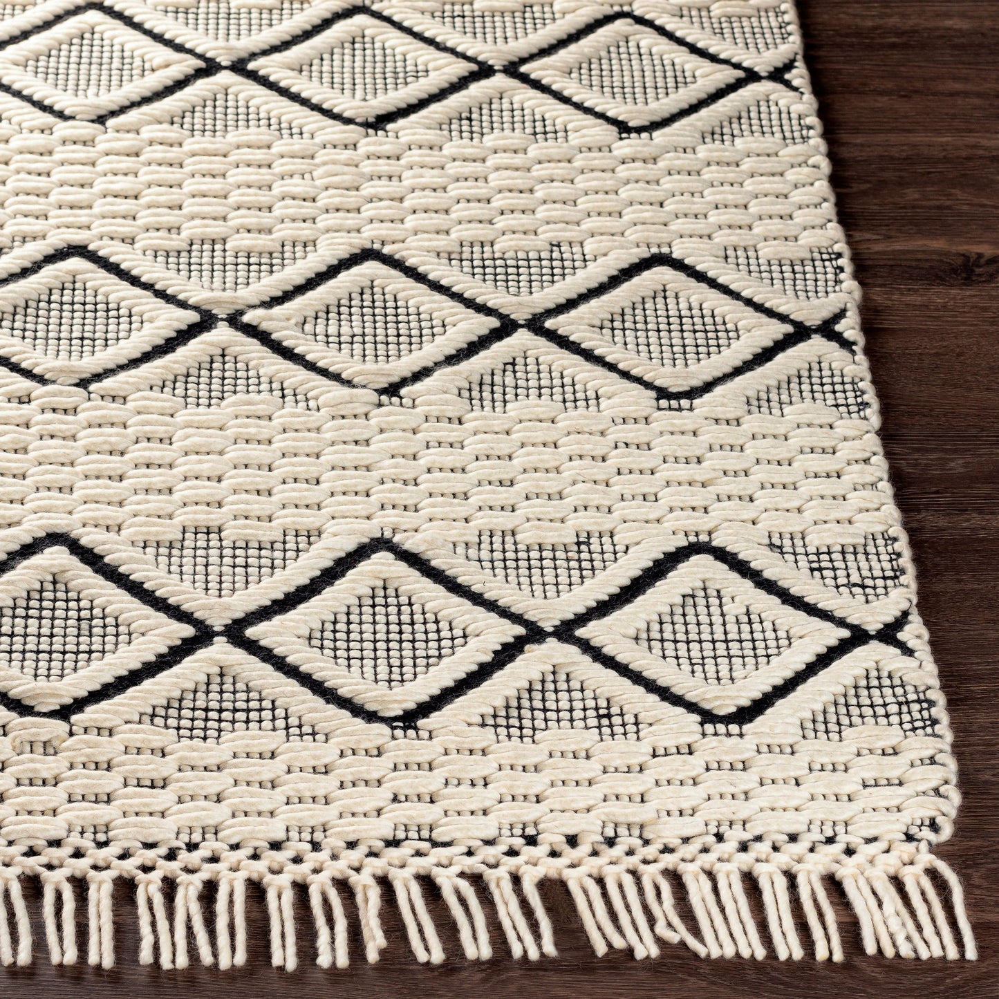 005 SI-1890048,SI-1890050,SI-1890052,SI-1890053,SI-1890054 | Closeup | Saint Clair Rug - 27901 by Surya in black, cream. Made from 100% new zealand wool in a unique style.