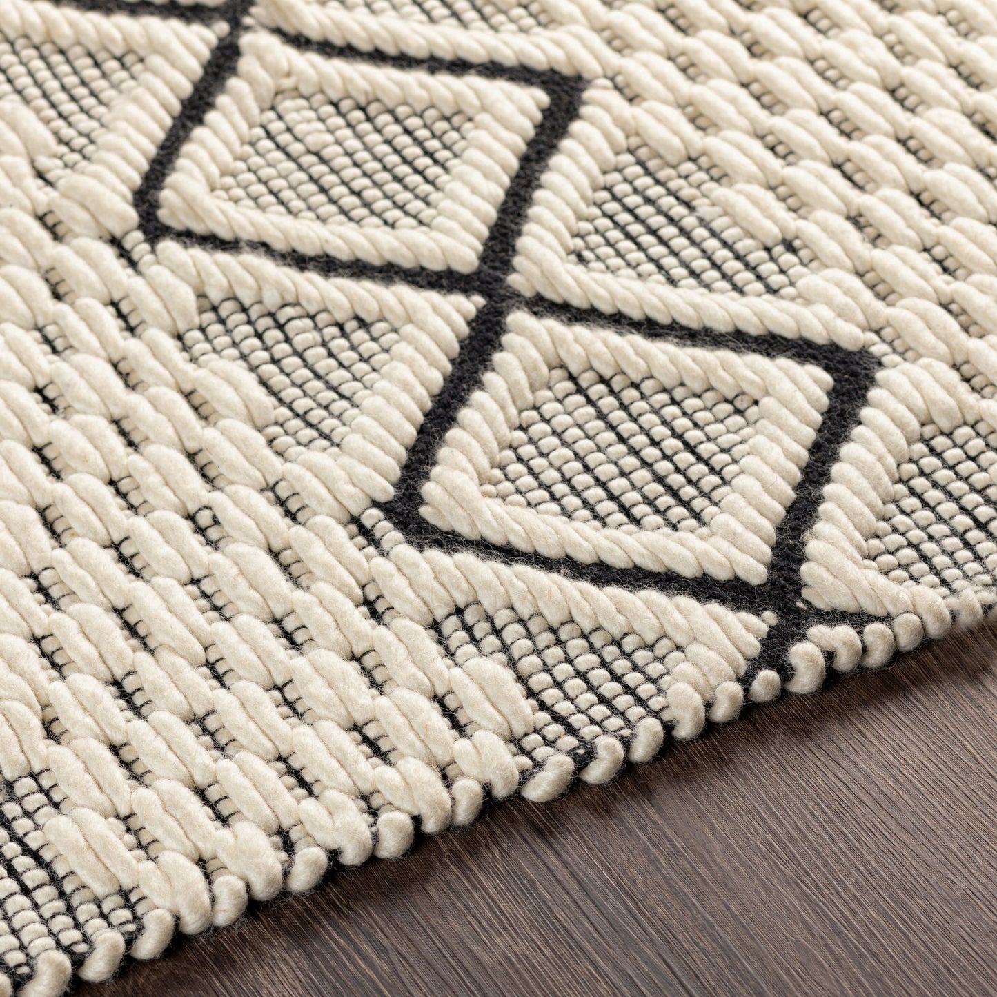 004 SI-1890048,SI-1890050,SI-1890052,SI-1890053,SI-1890054 | Closeup | Saint Clair Rug - 27901 by Surya in black, cream. Made from 100% new zealand wool in a unique style.