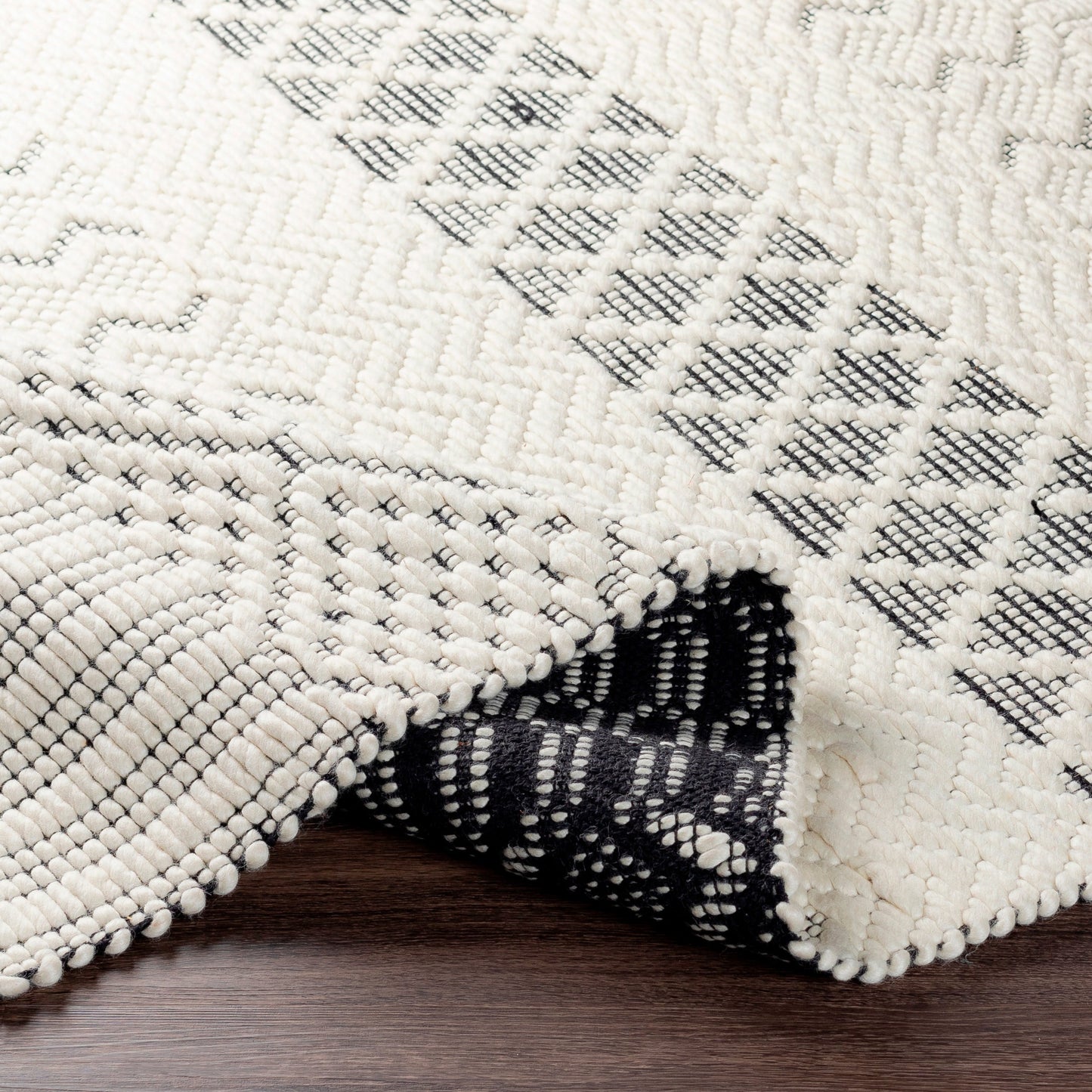 006 SI-1890055,SI-1890057,SI-1890059,SI-1890060,SI-1890061 | Closeup | Saint Clair Rug - 27902 by Surya in black, cream. Made from 100% new zealand wool in a unique style.