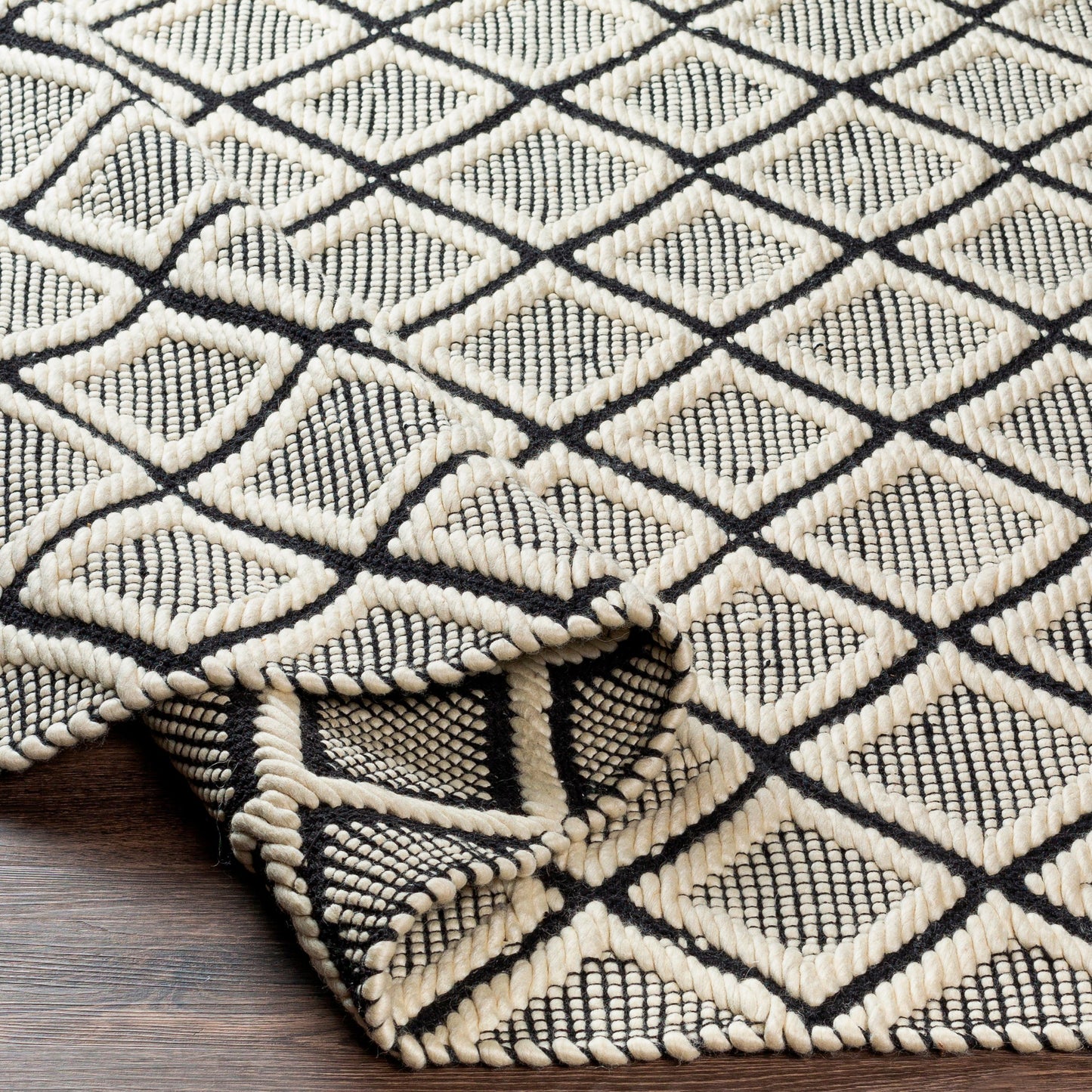 005 SI-1890069,SI-1890071,SI-1890072,SI-1890073,SI-1890074,SI-1890075 | Closeup | Saint Clair Rug - 27904 by Surya in black, cream. Made from 100% new zealand wool in a unique style.