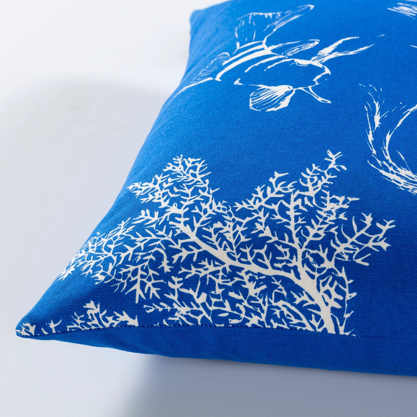 002 SI-1890377,SI-1890378 | Closeup | Sea Life Pillow - 12550 by Surya in dark blue, white. Made from 100% cotton in a coastal style.