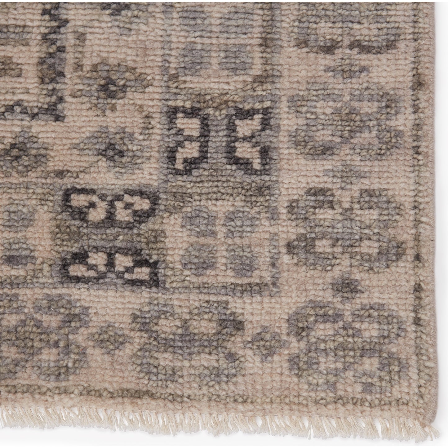 004 SI-1750496,SI-1750498,SI-1750499,SI-1794971 | Closeup | Salinas SLN14 Rug by Jaipur Living in gray. Made from 100% wool in a unique style.