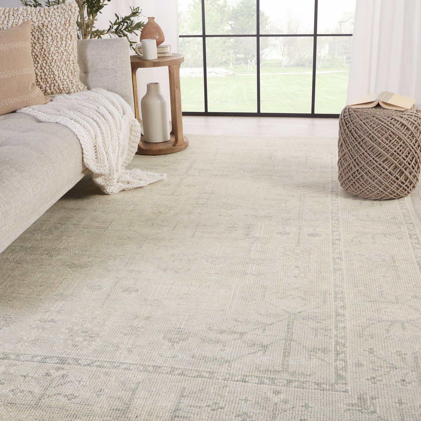 010 SI-1750553,SI-1750557,SI-1750558,SI-1750559,SI-1795067 | Lifestyle | Salinas SLN15 Rug by Jaipur Living. Made from 100% wool in a unique style.