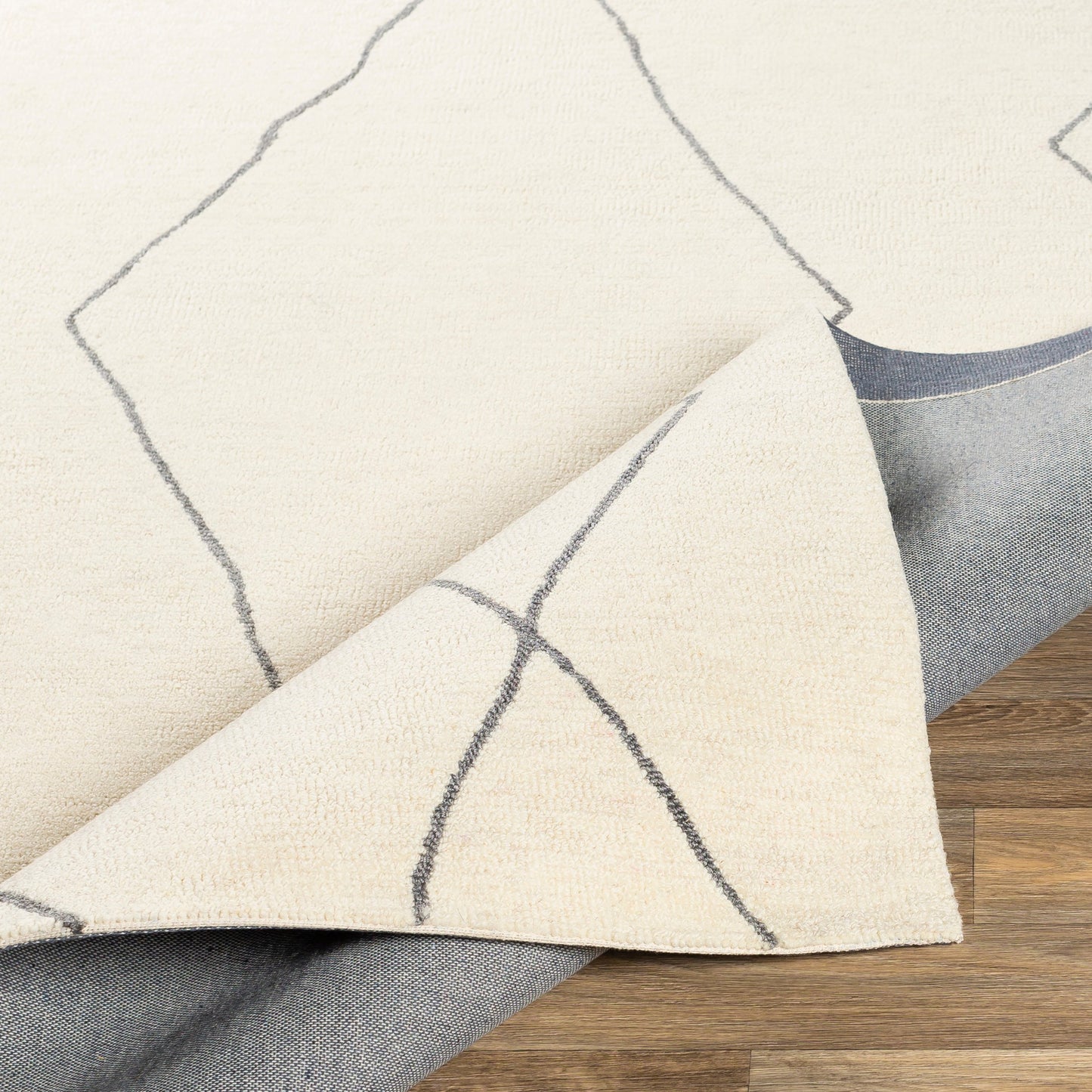 010 SI-1890585,SI-1890586,SI-1890587,SI-1890588 | Closeup | Sinop Rug - 24824 by Surya. Made from 100% wool in a unique style.