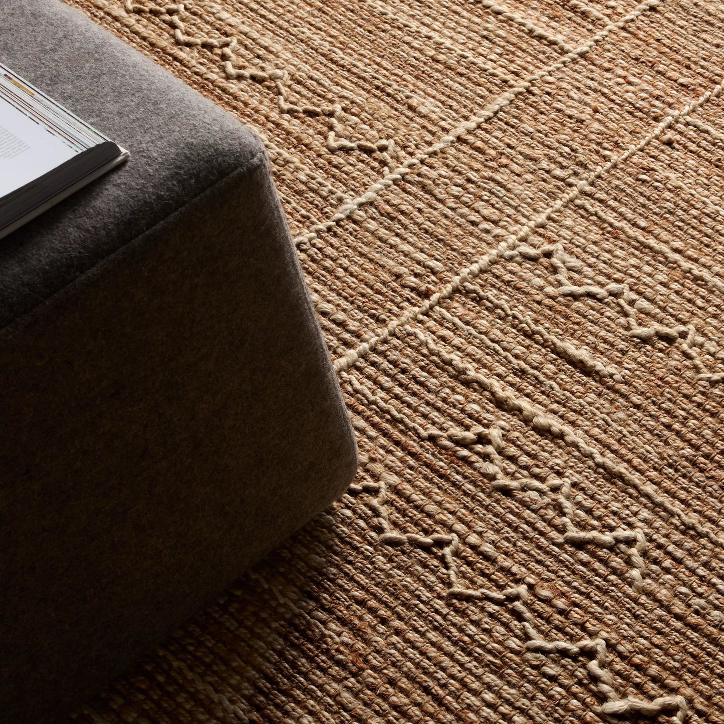 004 SI-2531414,SI-2531415,SI-2531416,SI-2531417,SI-2531418,SI-2531419 | Closeup | Song Of The Sahara SOS01 Rug by Jaipur Living in tan, beige. Made from 100% jute in a unique style.