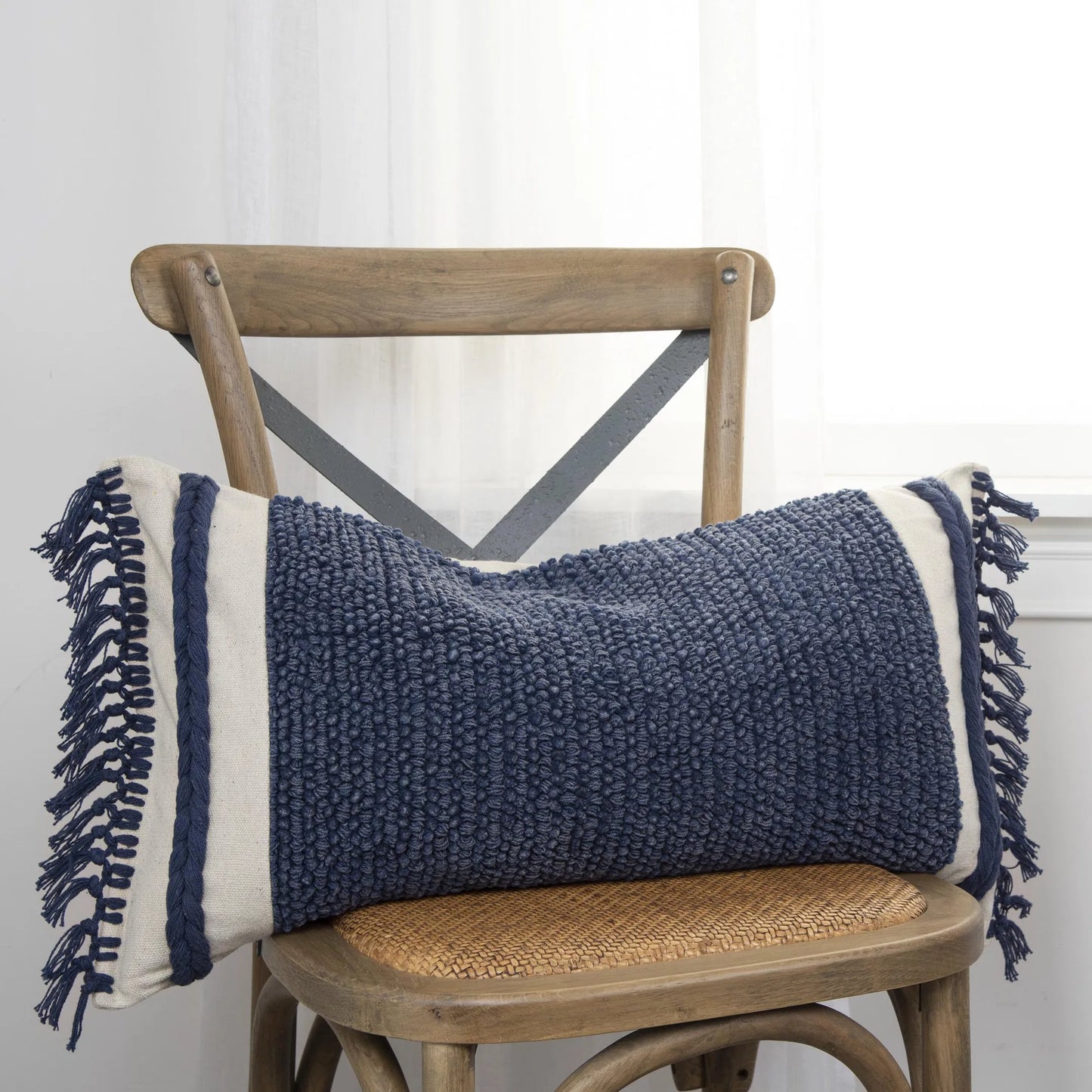 004 SI-2438450 | Lifestyle | Palestine Pillow by HedgeApple Essentials in blue. Made from polyester, cotton canvas (recyceld) in a transitional style.