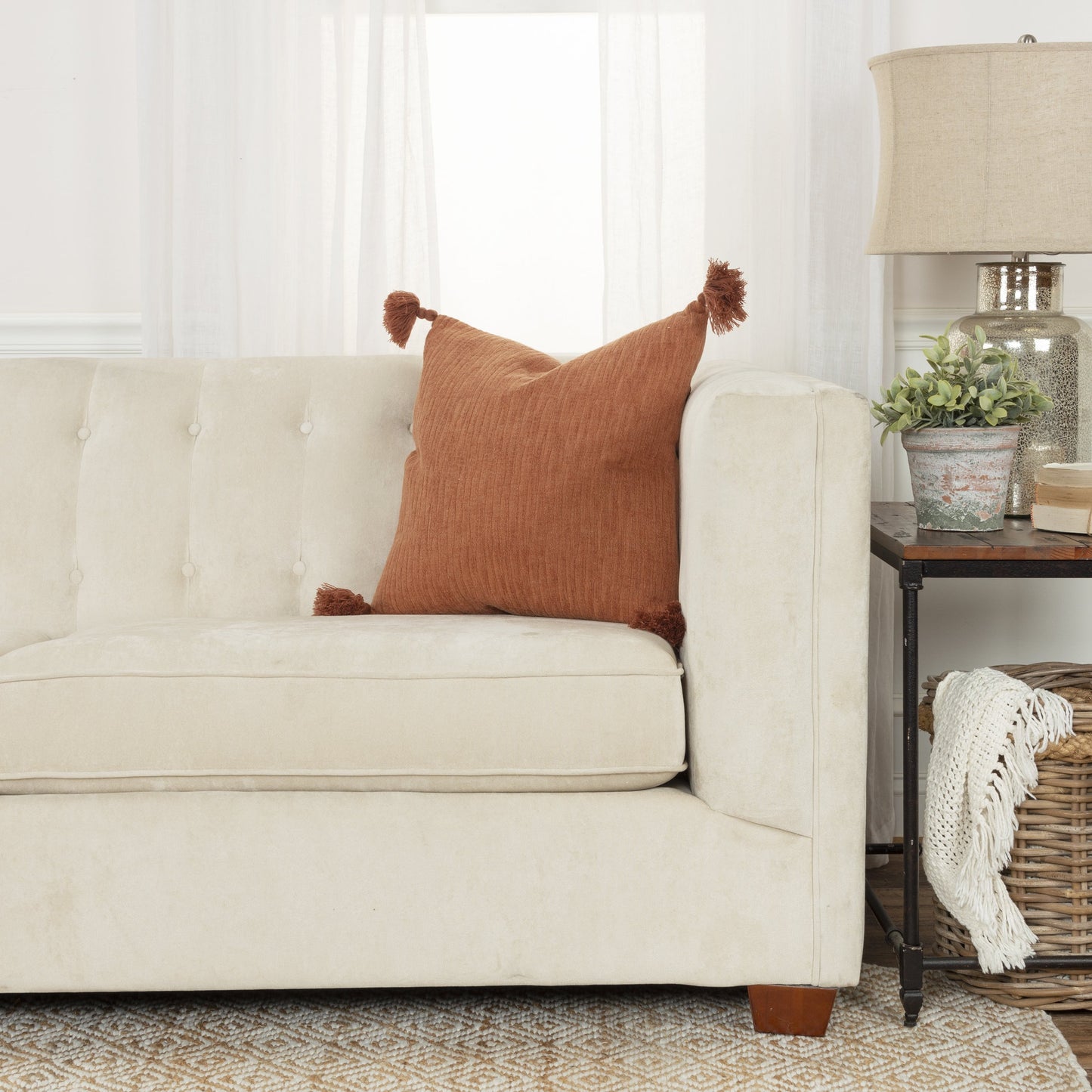 023 SI-1806953,SI-1806954 | Lifestyle | Bailey Pillow by HedgeApple Essentials in terra cotta. Made from woven cotton, cotton in a modern style.