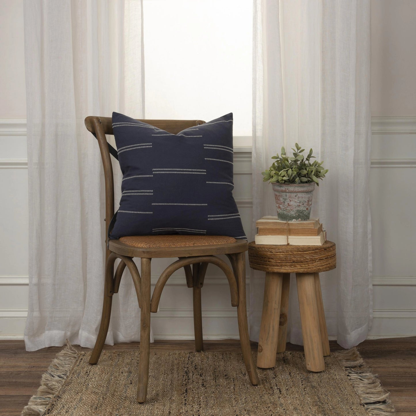 002 SI-2023033,SI-2023034 | Lifestyle | Hudspeth Pillow by HedgeApple Essentials in blue. Made from cotton in a modern style.