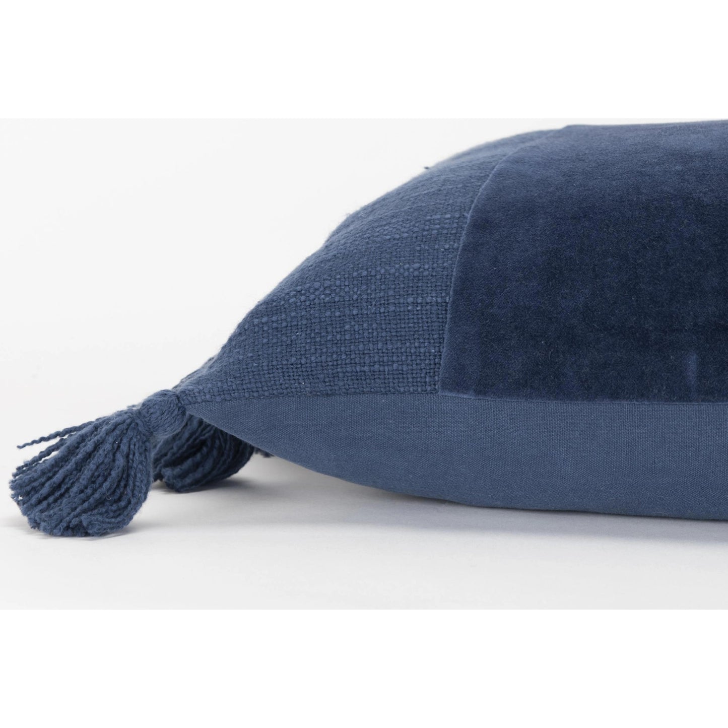 008 SI-2023152,SI-2023157 | Additional Silo | Harlan Pillow by HedgeApple Essentials. Made from cotton in a modern style.