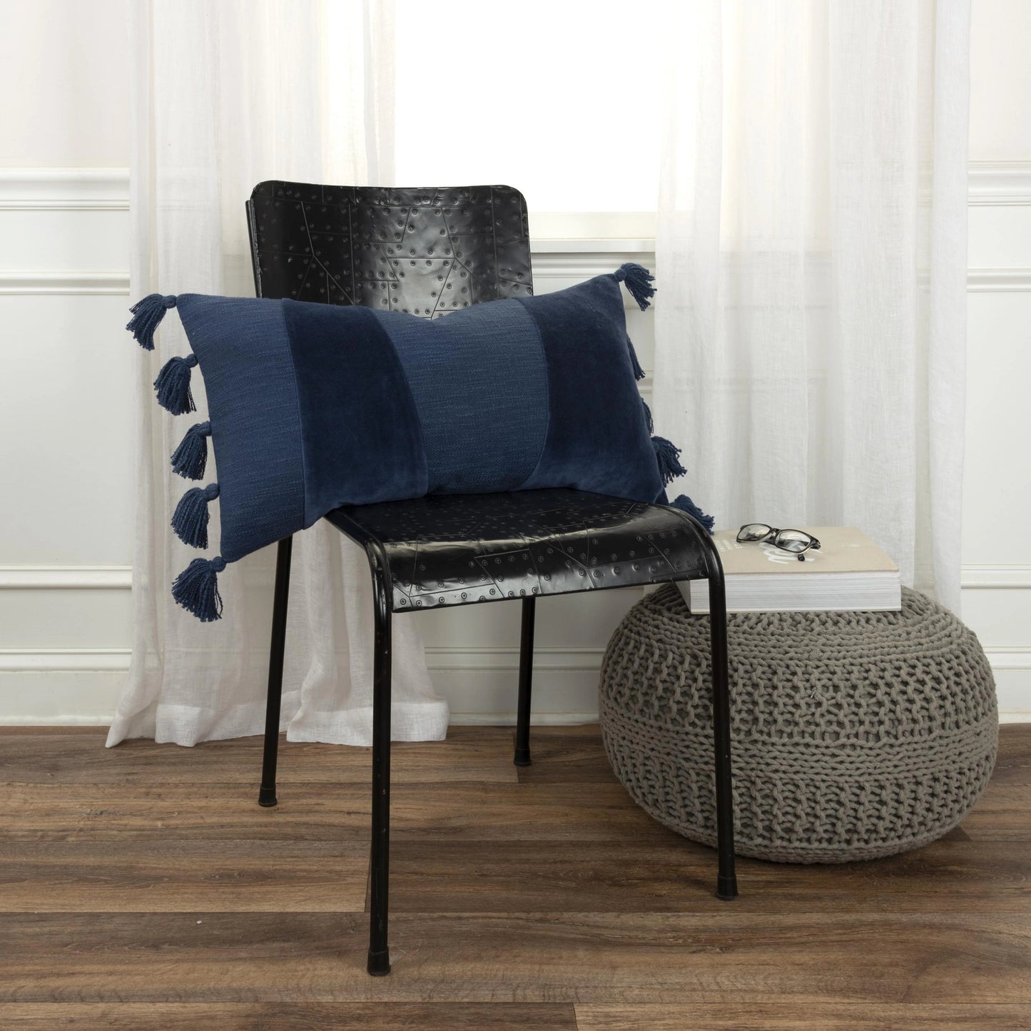 022 SI-2023152,SI-2023157 | Lifestyle | Harlan Pillow by HedgeApple Essentials. Made from cotton in a modern style.