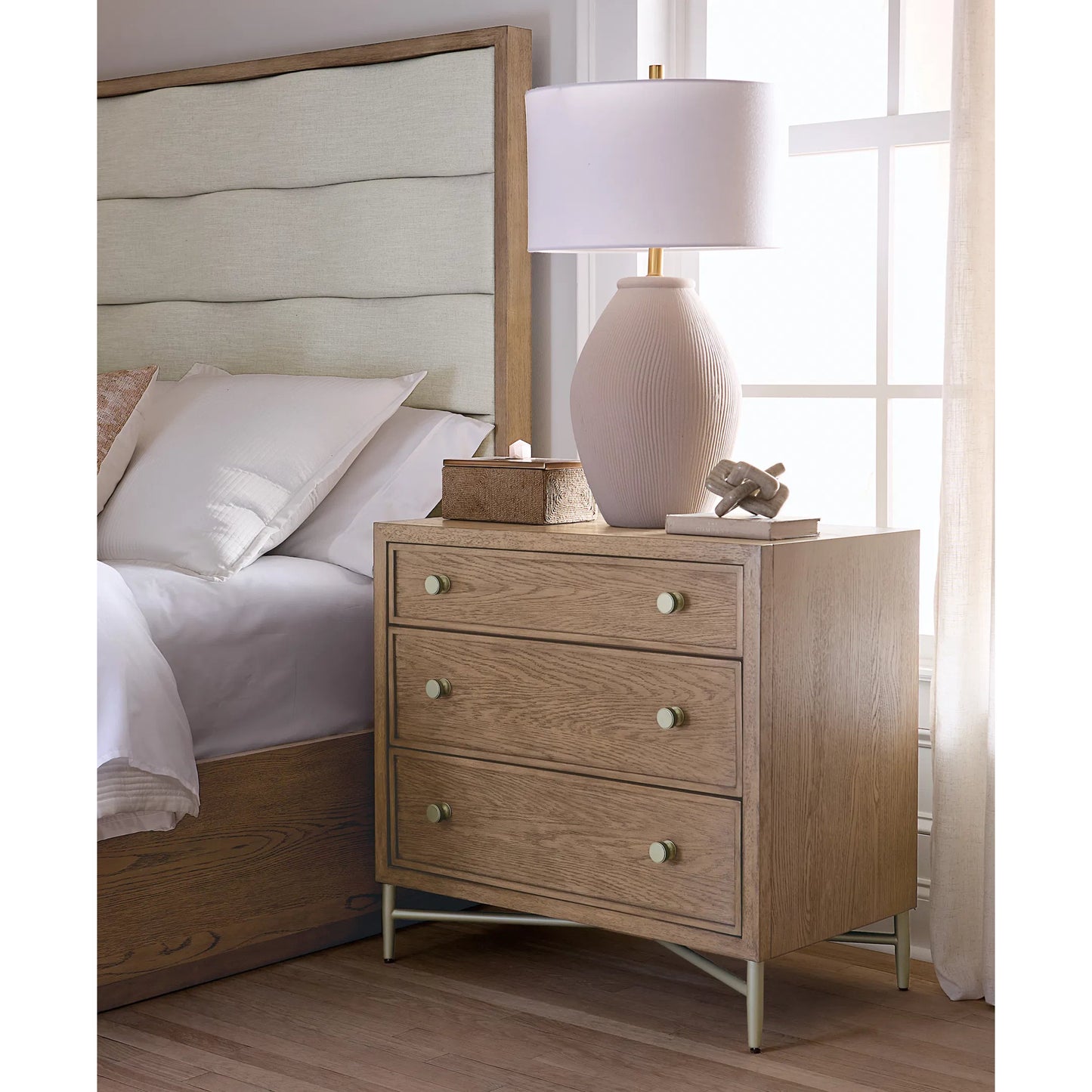 005 SI-2250694 | Lifestyle | Sonnet Three-Drawer Nightstand by Hooker Furniture in medium wood and wren. Made from unique in a transitional style.