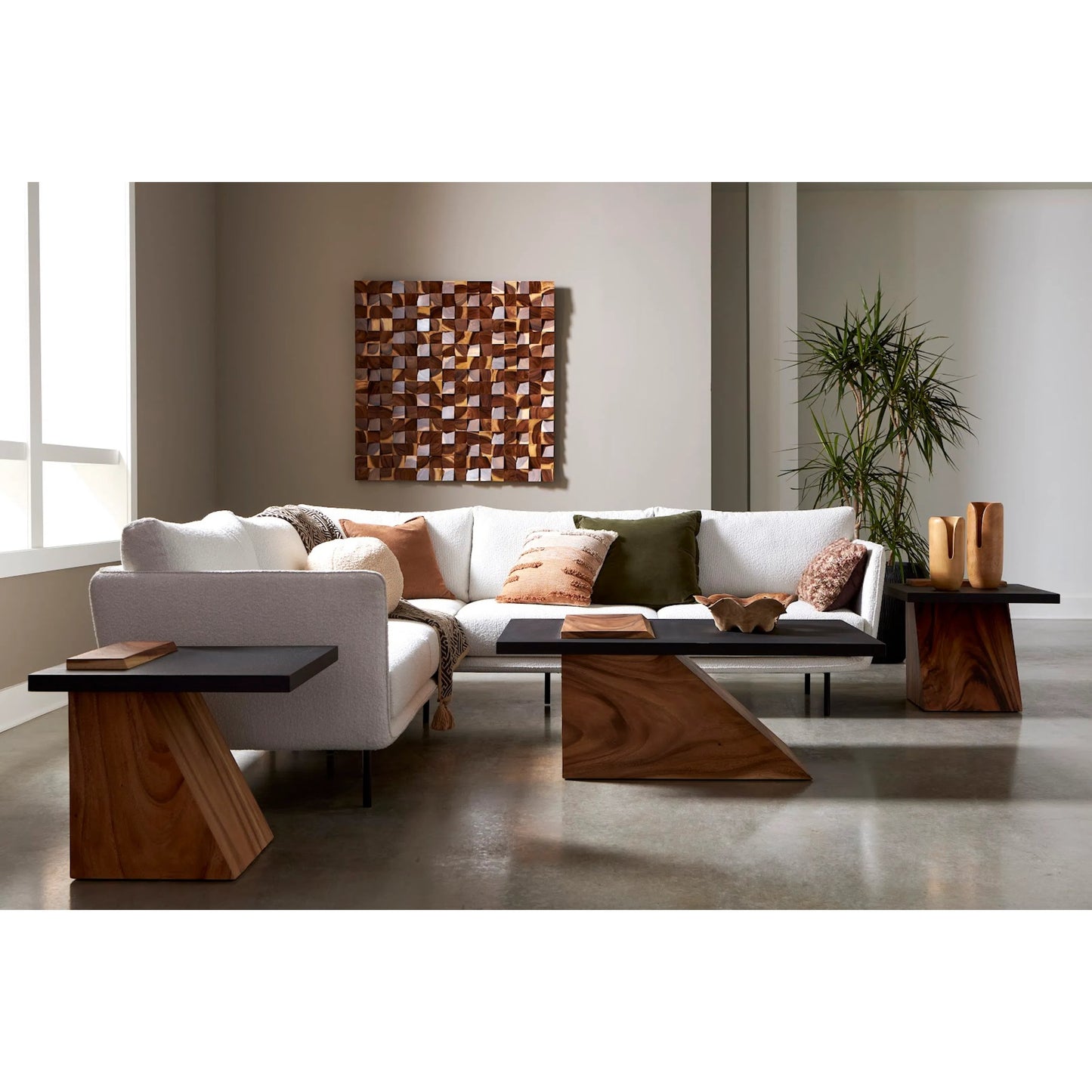 004 SI-2138231 | Lifestyle | Slant Coffee Table by Phillips Collection in natural, black. Made from wood, chamcha wood, metal, iron in a modern style.