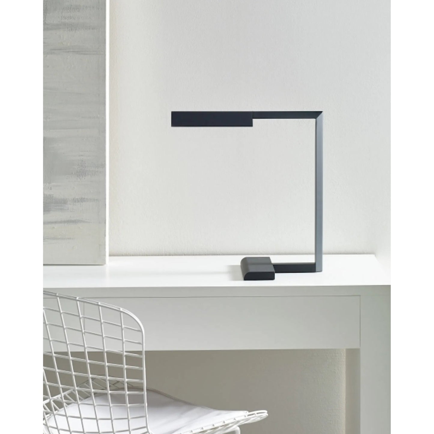 008 SI-2231484,SI-2231486 | Lifestyle | Dessau 16 Table Lamp by Visual Comfort & Co.. Made from aluminum in a unique style.