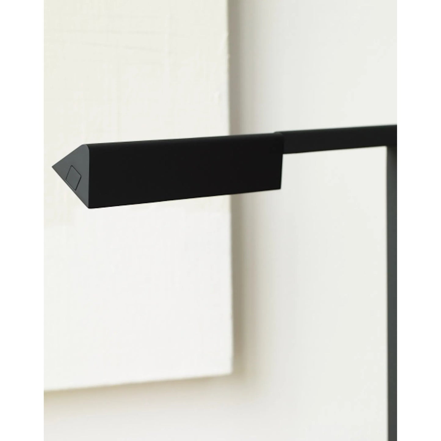 005 SI-2231484,SI-2231486 | Closeup | Dessau 16 Table Lamp by Visual Comfort & Co.. Made from aluminum in a unique style.