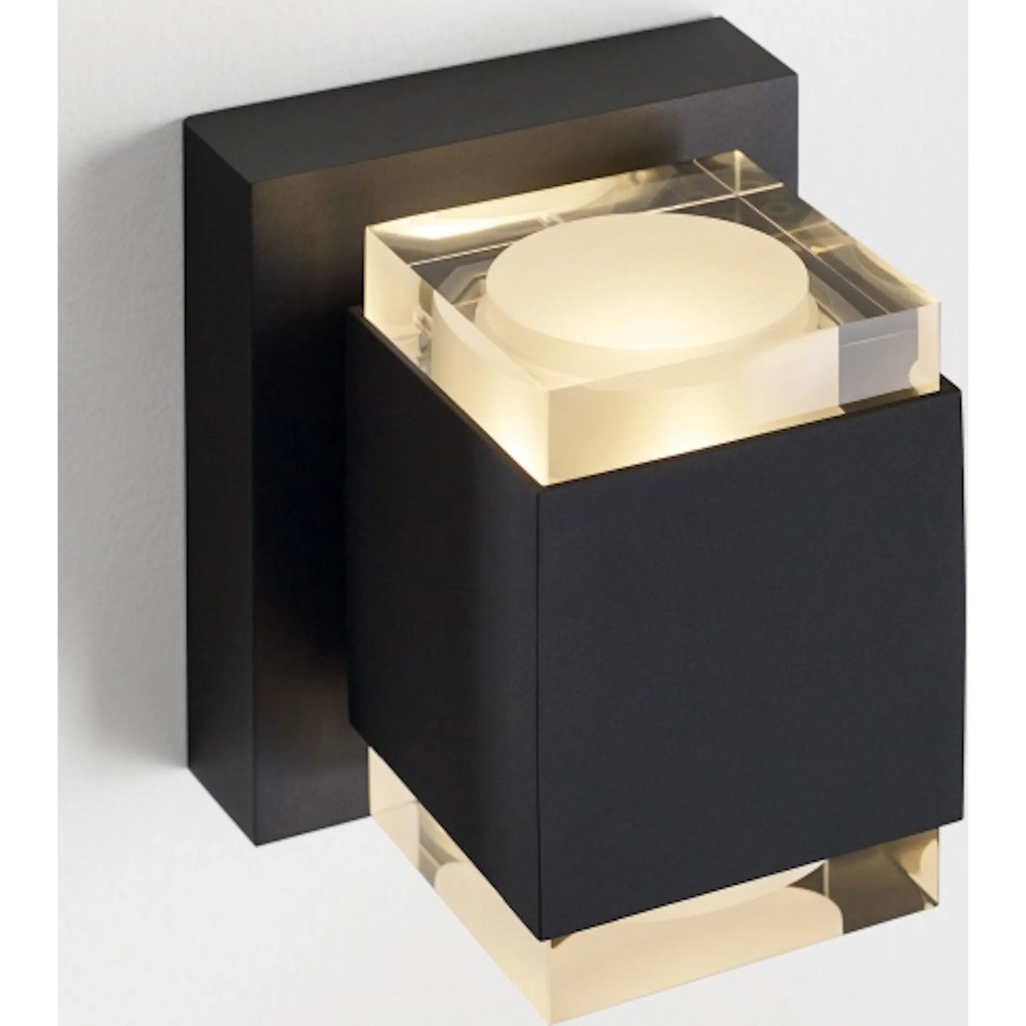003 SI-2231299,SI-2231303 | Closeup | Voto 6" Outdoor Wall Sconce by Visual Comfort & Co.. Made from aluminum in a unique style.