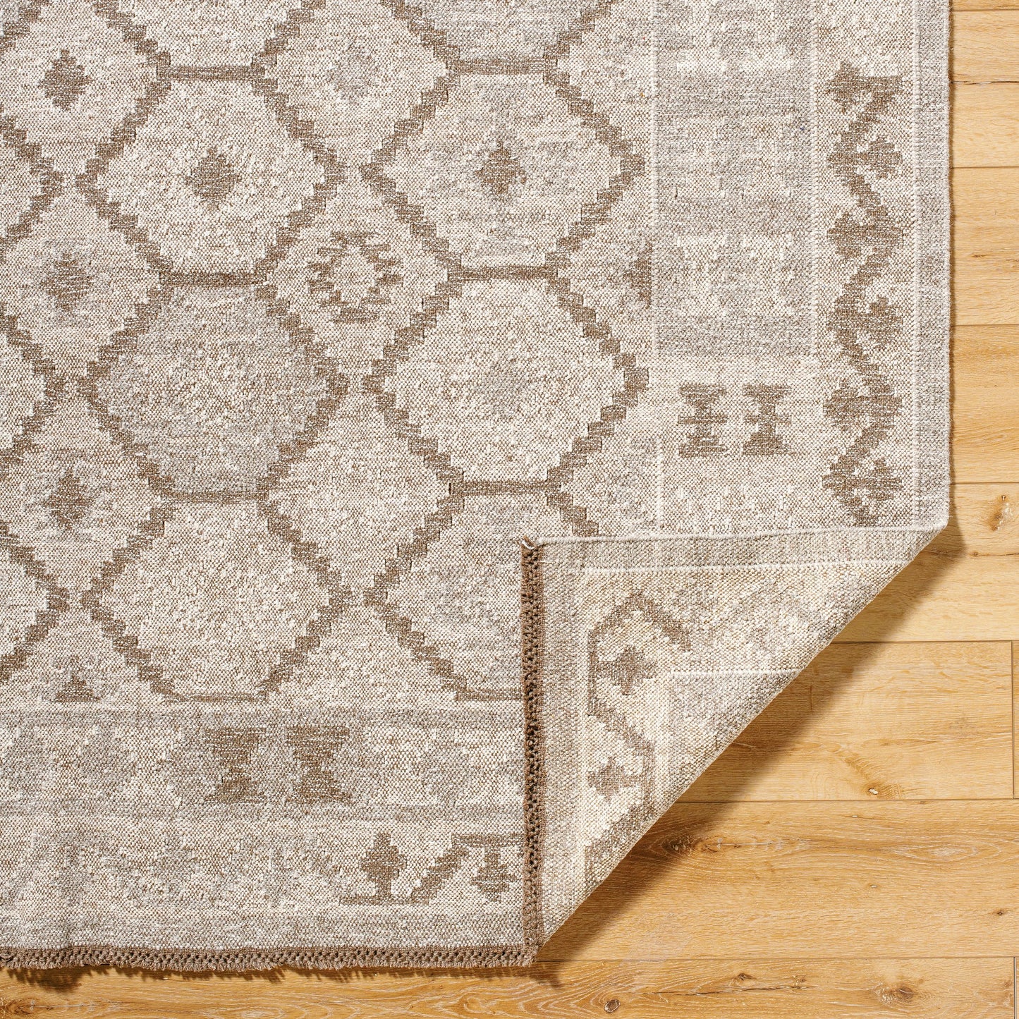 002 SI-2164196,SI-2164197,SI-2164198,SI-2164199 | Closeup | Tempe Rug - 526473 by Surya in ash, sterling grey, metallic - silver, prairie dust, light silver, sage. Made from wool in a unique style.