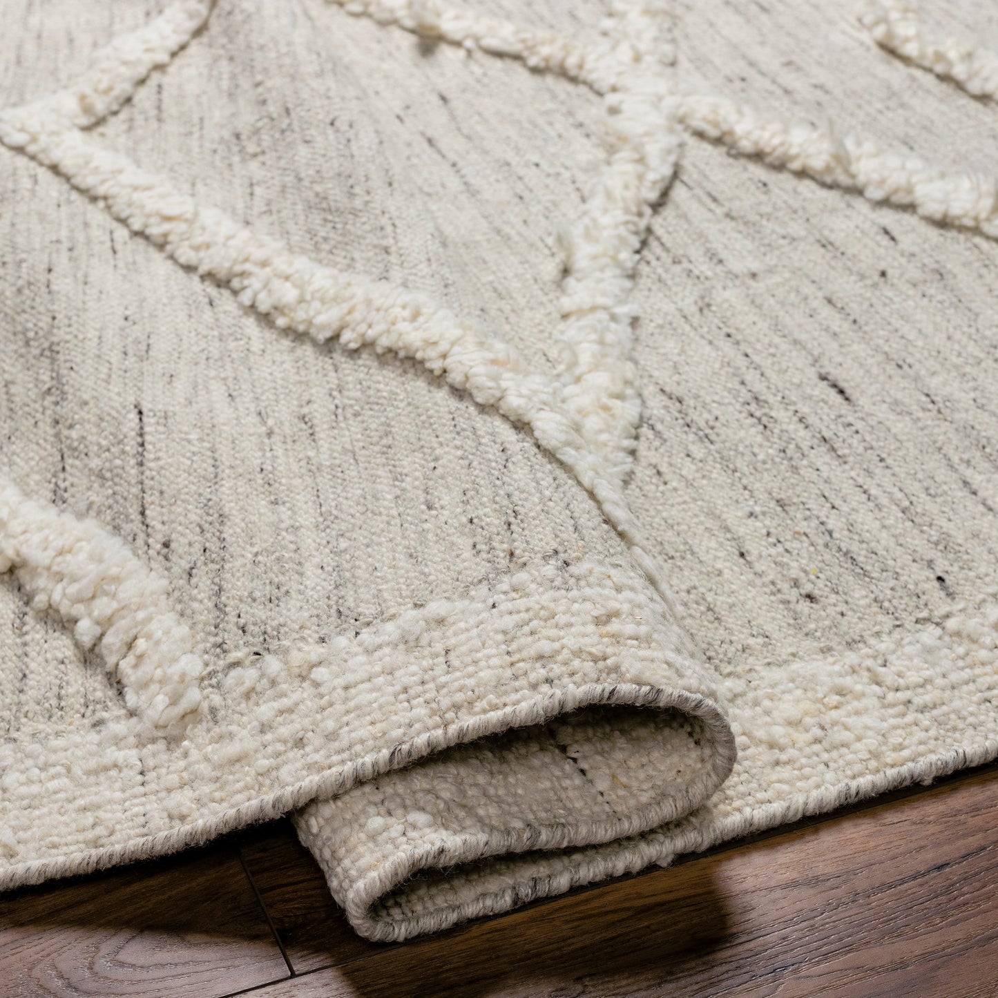 006 SI-1892179,SI-1892180,SI-1892181,SI-1892182,SI-1892183,SI-1892184 | Closeup | Tripoli Rug - 30938 by Surya in beige, cream, charcoal. Made from 100% wool in a unique style.